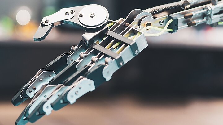 Zdjęcie zmechanizowanej dłoni robota