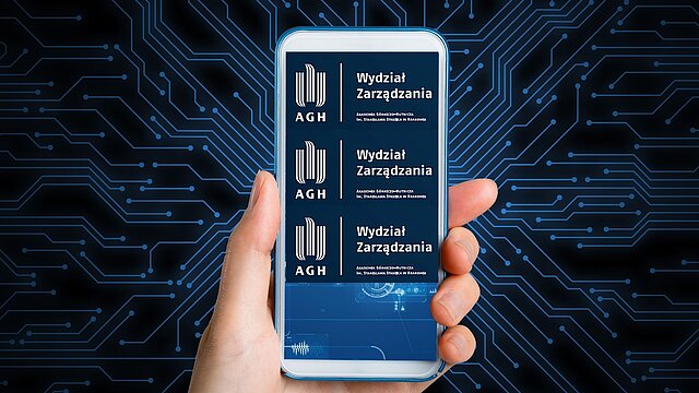 zdjęcie telefonu komorkowego z logotypem wydziału