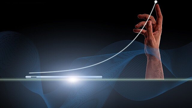 Abstrakcyjna grafika przedstawiająca rękęrysującą linie wznoszącą się do góry