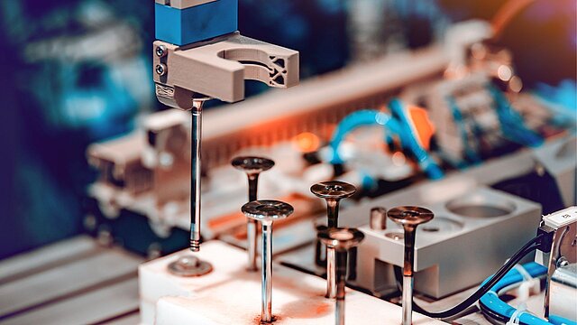 Zdjęcie maszyny do wkręcania śrób