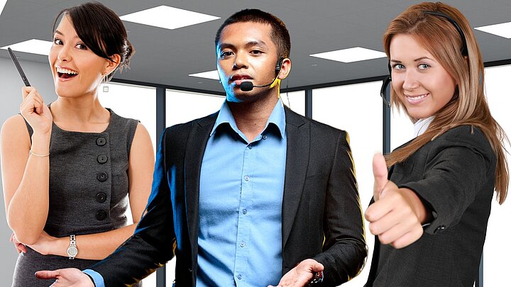 Zdjęcie trzech osób stojących i patrzących w obiektyw