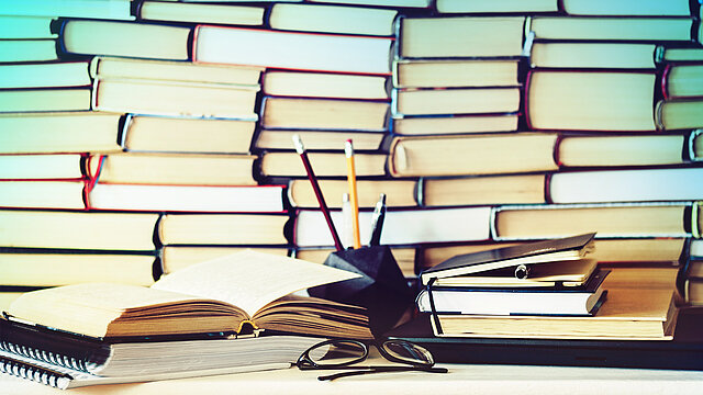 grafika z książkami